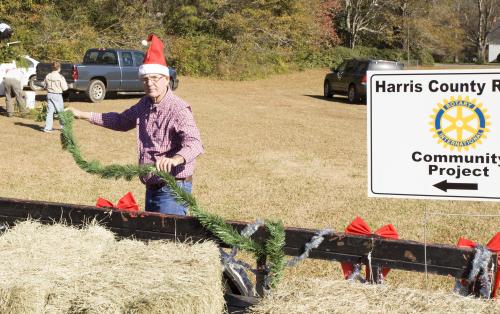Jim Woods Decorating The Float.jpg